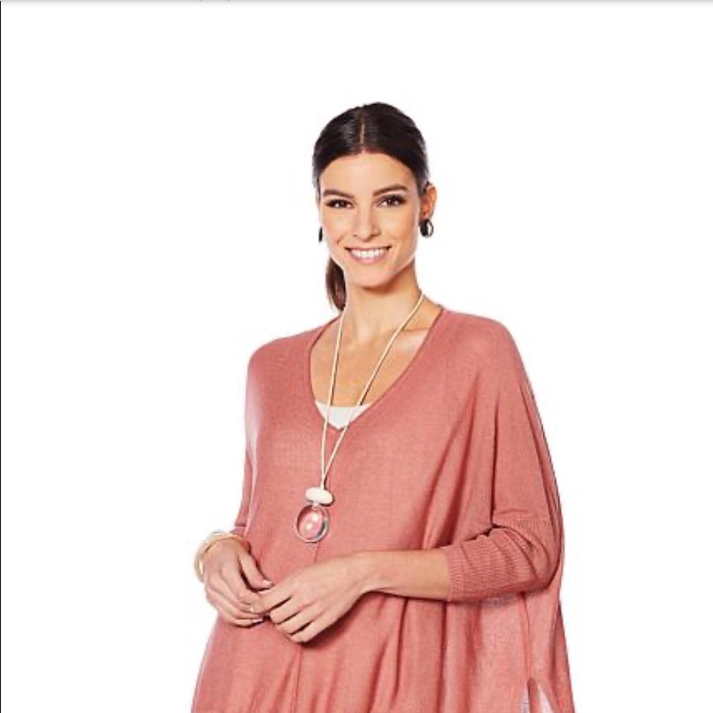 WynneLayers Boucle V-neck Pullover- M